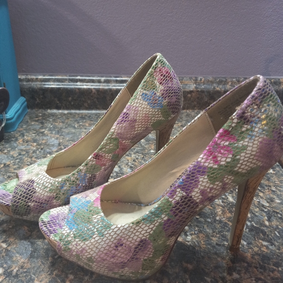Torta Caliente Heels - Picture 3 of 13